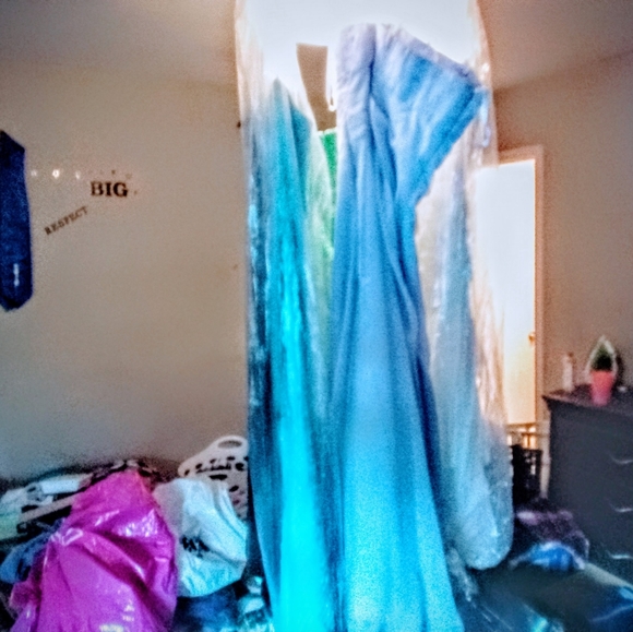 4 very beautiful dresses for any special occasion, - Picture 5 of 6